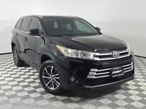 Used 2019 Toyota Highlander XLE image 2