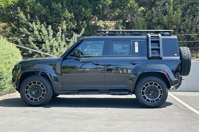 New 2026 Land Rover Defender 110 AWD/4WD image 2