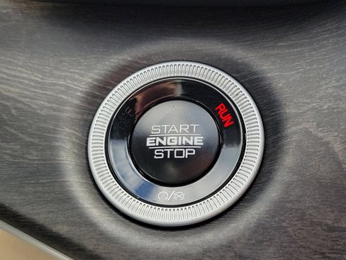 Used 2025 Jeep Grand Cherokee L Limited image 27