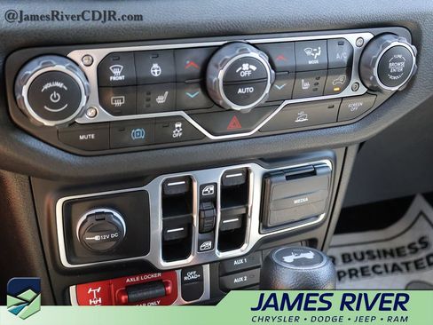 Used 2024 Jeep Wrangler Unlimited AWD/4WD image 34