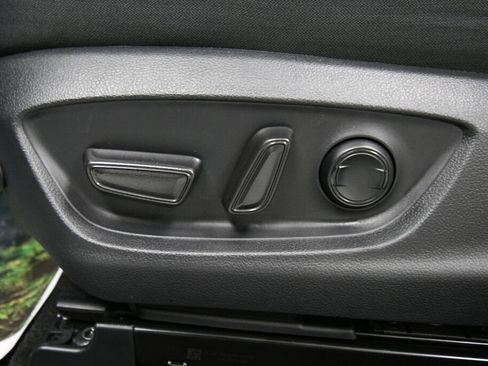 Used 2022 Toyota Camry LE image 9