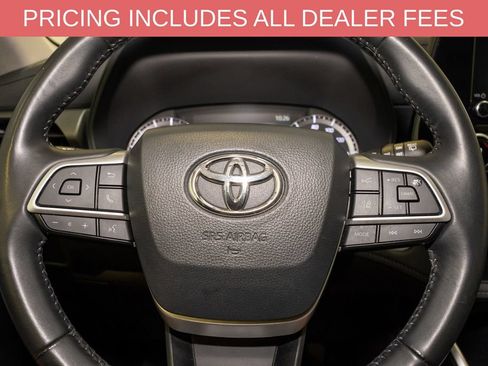 Used 2025 Toyota Highlander LE FWD image 19