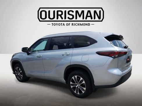 Certified 2025 Toyota Highlander XLE AWD/4WD image 3
