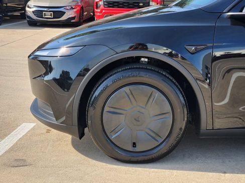 Used 2026 Tesla Model Y AWD image 13
