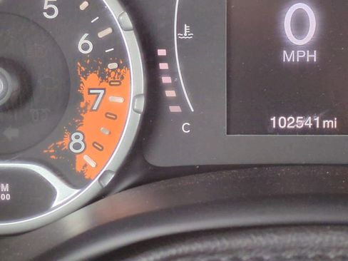 Used 2015 Jeep Renegade Latitude w/ Popular Equipment Group image 33