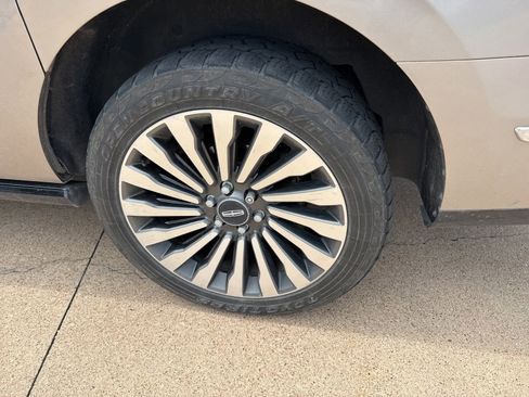 Used 2019 Lincoln Navigator L Reserve AWD/4WD image 9