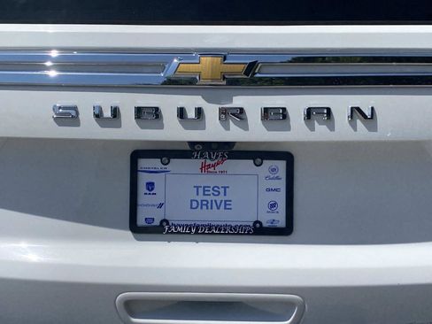 Used 2021 Chevrolet Suburban Premier w/ Premium Package AWD/4WD image 5