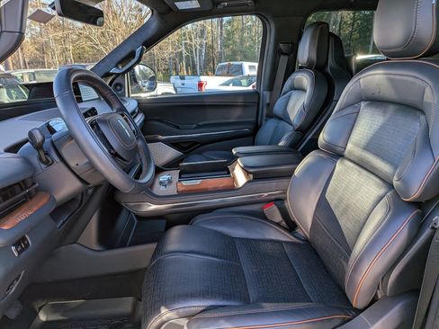 Certified 2025 Lincoln Navigator Black Label image 25