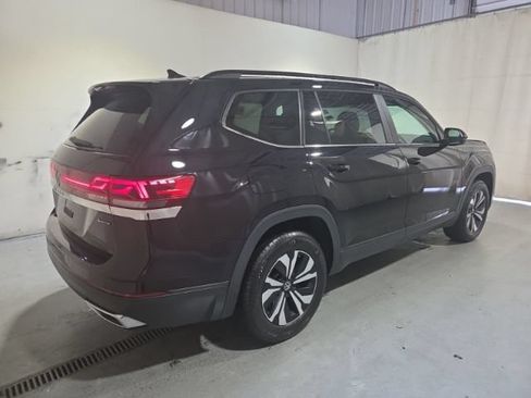 Used 2024 Volkswagen Atlas SE AWD/4WD image 4