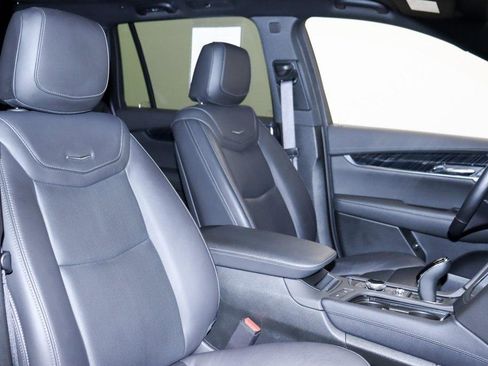 Certified 2025 Cadillac XT6 Premium Luxury image 18