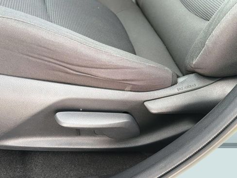 Used 2020 Toyota RAV4 LE FWD image 14