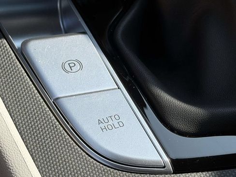Certified 2025 Hyundai Elantra Limited FWD image 37