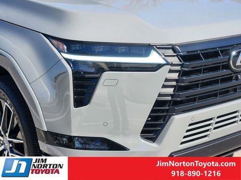Used 2025 Lexus GX 550 w/ Accessory Package (2T) image 10