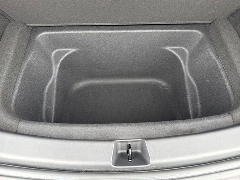 Used 2022 Tesla Model Y Long Range image 32