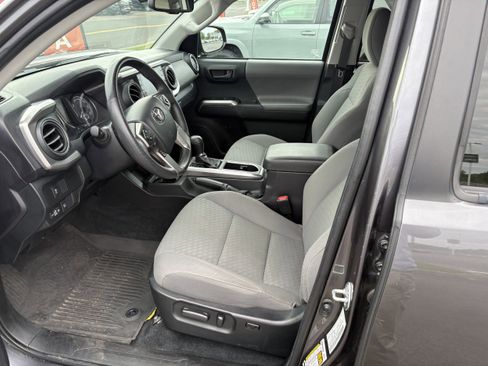 Used 2022 Toyota Tacoma SR5 image 3