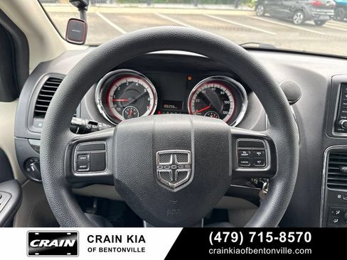 Used 2016 Dodge Grand Caravan SXT FWD image 24
