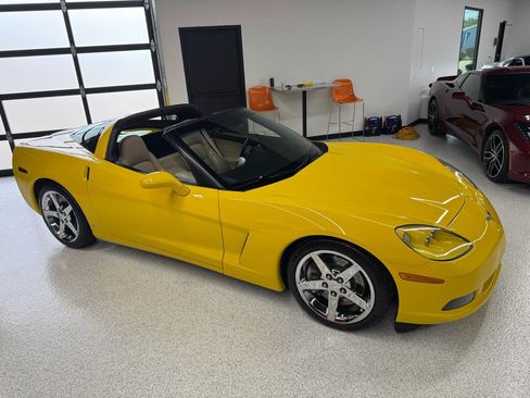 Used 2007 Chevrolet Corvette Coupe w/ Preferred Equipment Group RWD image 18