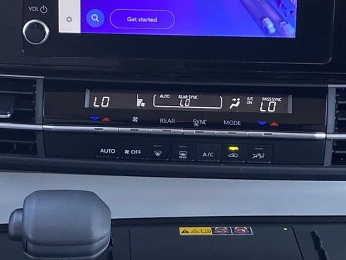 Certified 2026 Toyota Sienna LE FWD image 32
