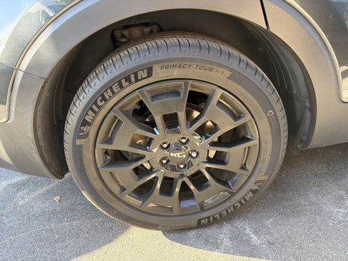 Used 2022 Kia Telluride SX w/ SX Prestige Package image 9