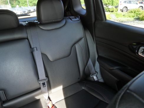 Used 2025 Jeep Compass Trailhawk AWD/4WD image 14