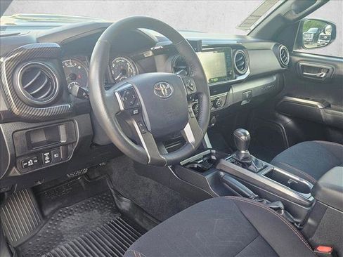 Used 2019 Toyota Tacoma TRD Sport AWD/4WD image 10