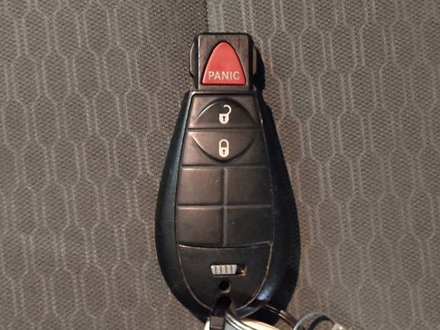 Used 2019 RAM 1500 Classic SLT image 32