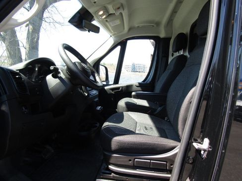 Used 2023 RAM ProMaster 2500 image 11