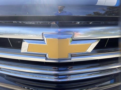 Certified 2025 Chevrolet Silverado 1500 High Country AWD/4WD image 32