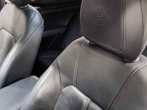 Used 2018 Alfa Romeo Stelvio AWD image 32