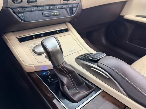 Used 2016 Lexus ES 350 w/ Luxury Package w/Wood Trim image 33