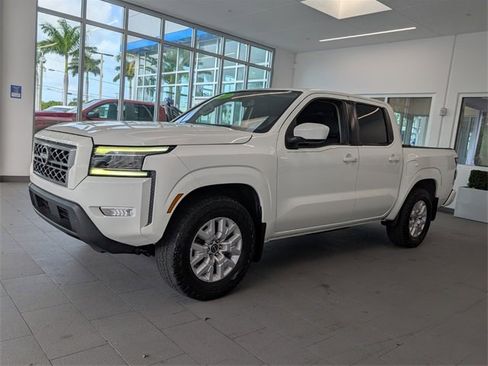 Used 2022 Nissan Frontier SV w/ SV Premium Package image 3