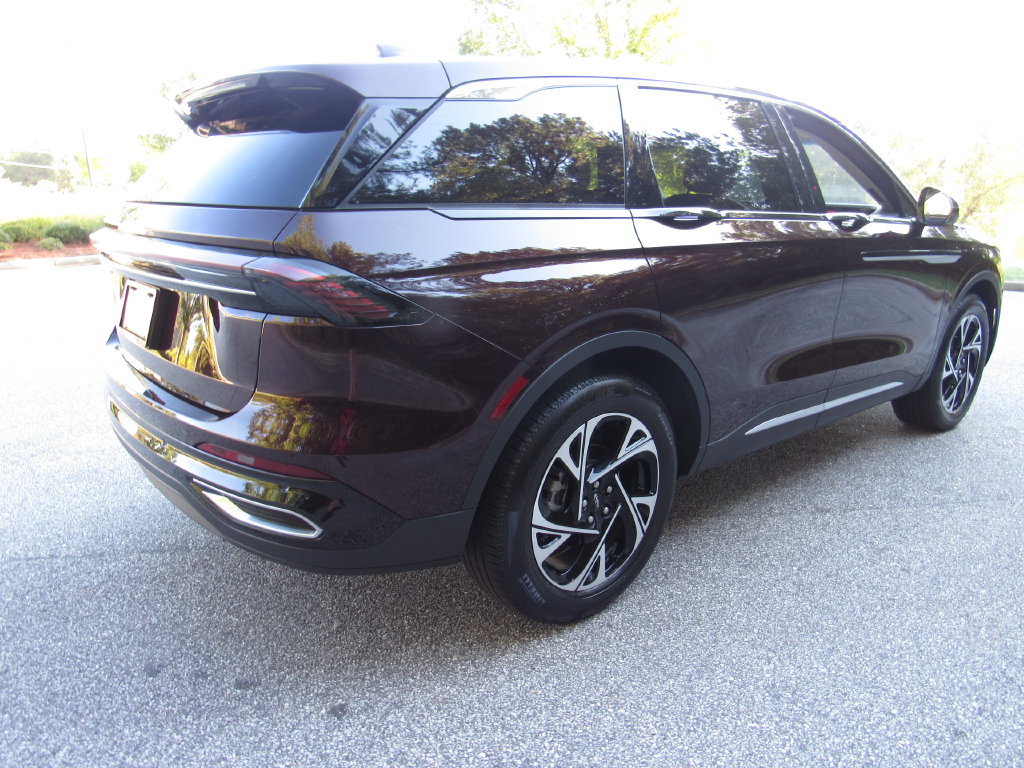 Used 2024 Lincoln Nautilus Premier AWD/4WD image 7