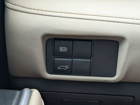 Used 2022 Toyota Highlander XLE FWD image 13