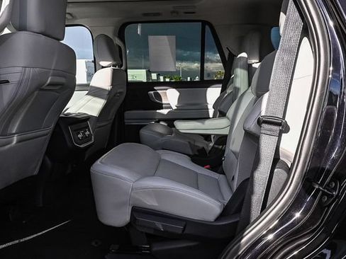 Certified 2025 Ford Expedition Platinum w/ Driver's Package AWD/4WD image 22
