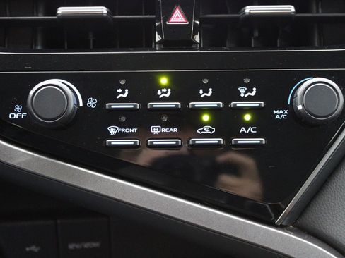 Used 2021 Toyota Camry LE image 24