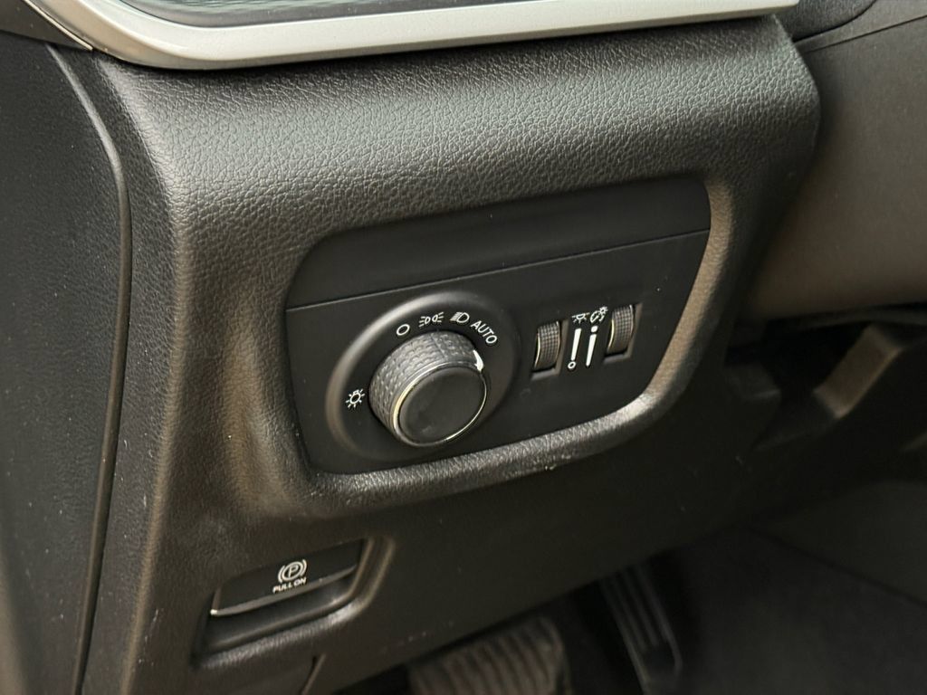 Used 2023 Jeep Grand Cherokee Altitude AWD/4WD image 19