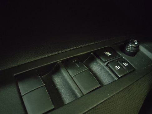 Used 2021 Toyota Corolla LE FWD image 27
