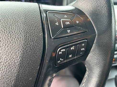 Used 2017 Ford Explorer XLT w/ Equipment Group 202A AWD/4WD image 27