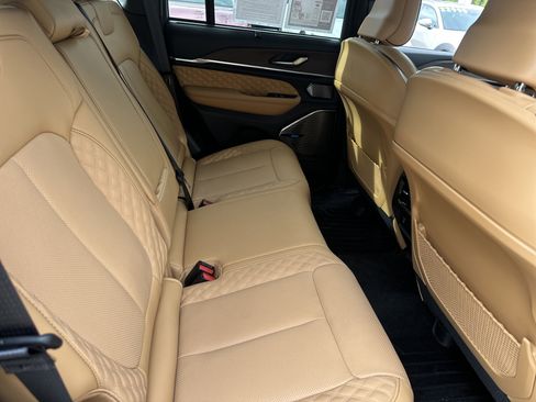 Used 2025 Jeep Grand Cherokee Summit w/ Adv Protech Group IV AWD/4WD image 14