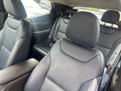 Used 2023 Chevrolet Bolt EUV LT w/ Convenience Package FWD image 10