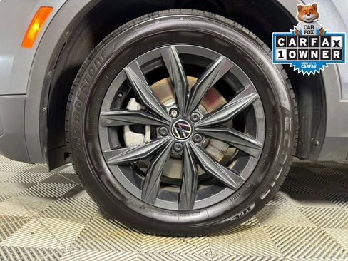 Used 2024 Volkswagen Tiguan SE image 28