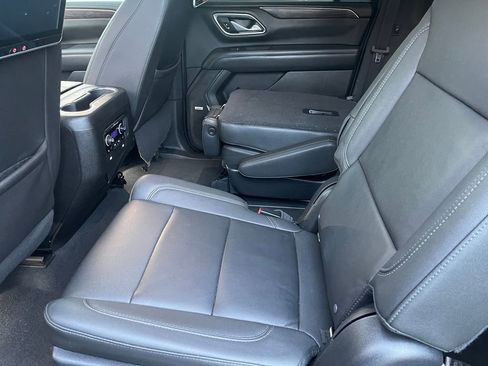 Used 2022 Chevrolet Suburban LT w/ LT Signature Package image 11
