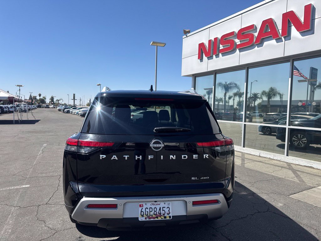 Used 2025 Nissan Pathfinder SL AWD/4WD image 3