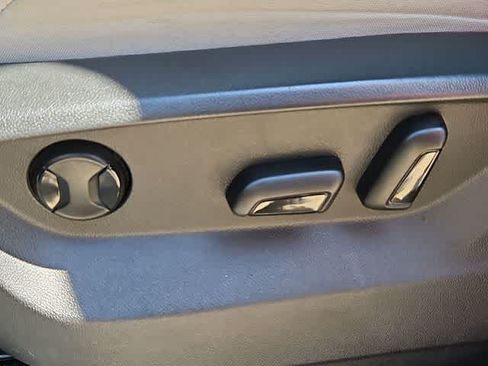 Used 2018 Volkswagen Tiguan SEL FWD image 15
