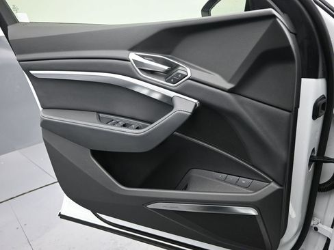 Used 2024 Audi Q8 e-tron Prestige image 13