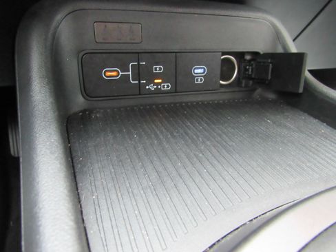 Used 2025 Hyundai Kona SEL FWD image 24