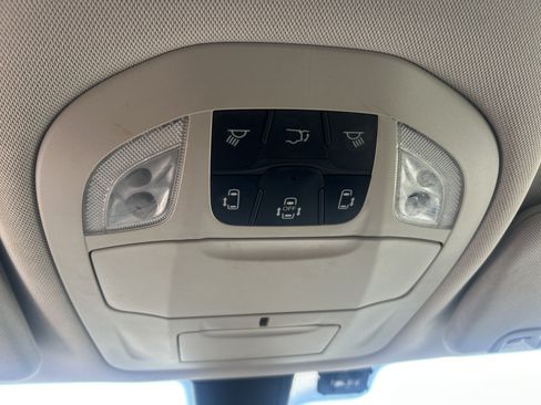 Used 2017 Chrysler Pacifica Touring-L FWD image 28
