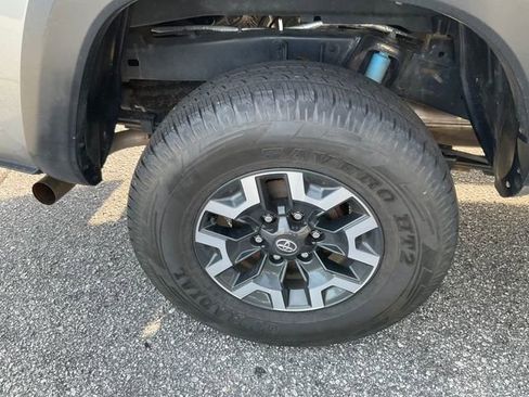 Used 2021 Toyota Tacoma TRD Off-Road AWD/4WD image 15