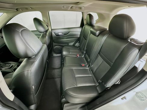 Used 2018 Nissan Rogue SL w/ Premium Package image 28