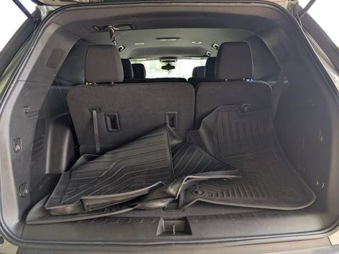 Used 2023 Chevrolet Traverse LT FWD image 26
